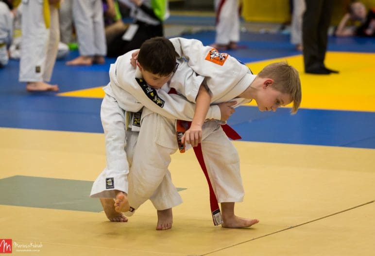 Zapraszam do naszego klubu Judo Lemur! Tutaj w sercu Warszawy będziesz miał szansę nauczyć się wszystkiego o judo, poczując energię sztuki walki od zaraz, bez względu na to czy jesteś nowicjuszem czy doświadczonym zawodnikiem.