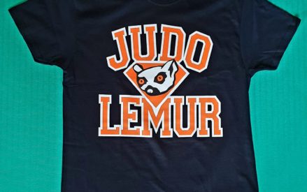 Zapraszam Was do odwiedzenia strony naszego klubu Judo Lemur - miejsca, które tętni pasją do judo i pomaga rozwijać talenty w Warszawie! Niezależnie czy jesteś początkującym entuzjastą judo, czy zaawansowanym lemurkiem - sprawdź naszą ofertę, bo mamy dla Was wszystko, co najlepsze w świecie judo.