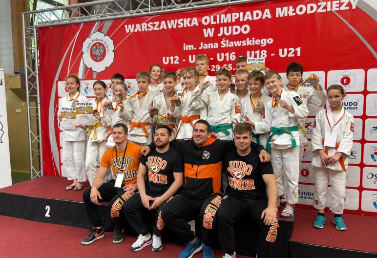 Witaj w Judo Lemur, najlepszym klubie judo w Warszawie, gdzie każdy pasjonat tego sportu znajdzie coś dla siebie, niezależnie od poziomu zaawansowania. Jako trener i zawodnik zapewniam ci, że tu nabierzesz prawdziwej judożyciowej energii i technik, które wyniesiesz na maty zarówno w kraju, jak i za granicą!