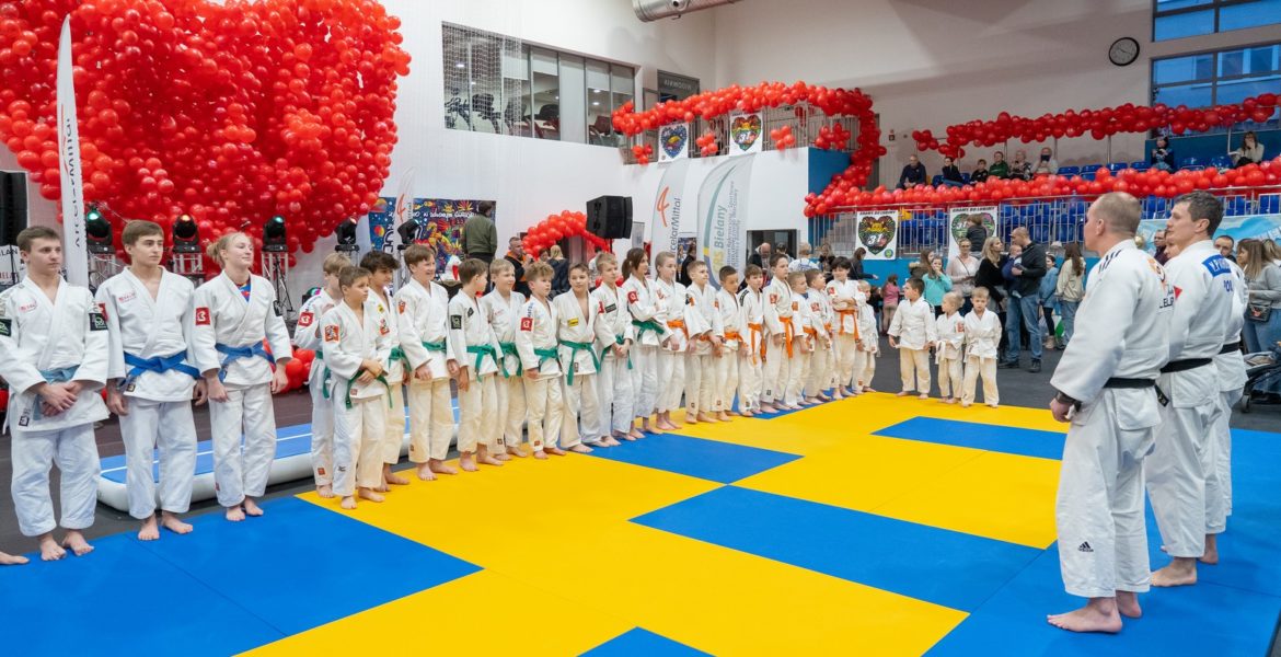 Gotowi na wyzwanie w Warszawie? Dołączcie do klubu judo Lemur, gdzie energia miesza się z pasją i każdy ruch to krok do bycia mistrzem! W naszej drużynie trenujemy nie tylko ciała, ale i charaktery, tworząc prawdziwych wojowników judo!